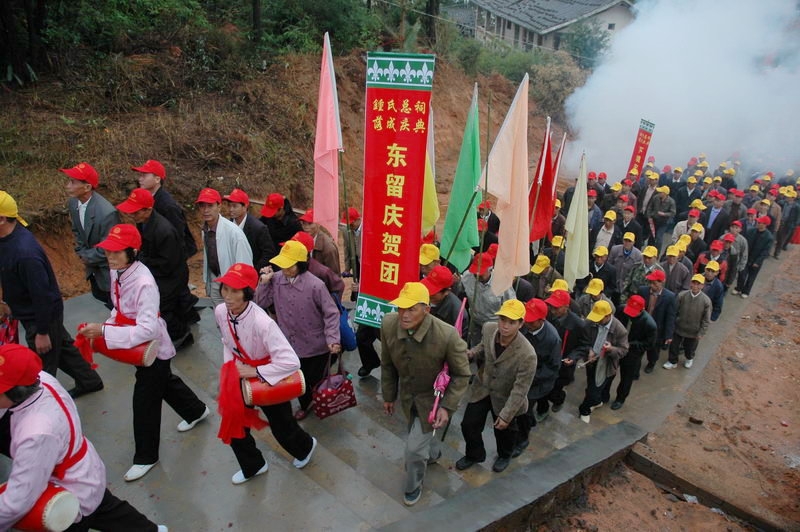 钟氏人口多少_多少贫困人口(2)