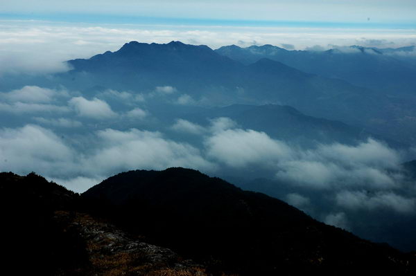 梁野山人口_武平梁野山