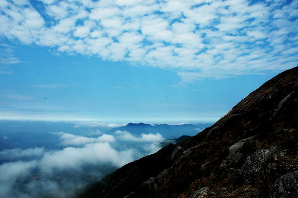 梁野山人口_武平梁野山