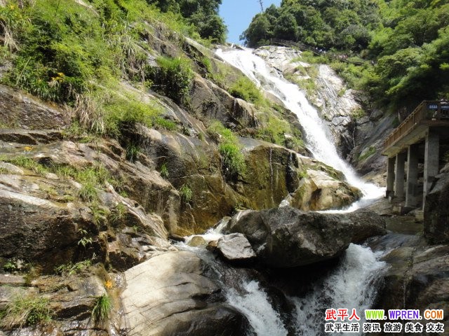 梁野山人口_武平梁野山